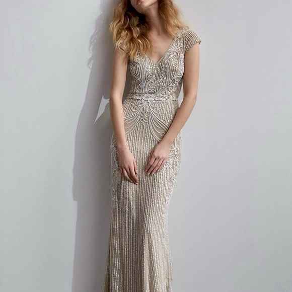 BHLDN Dresses & Skirts - BHLDN White/Cream Beaded Gown - Size 4